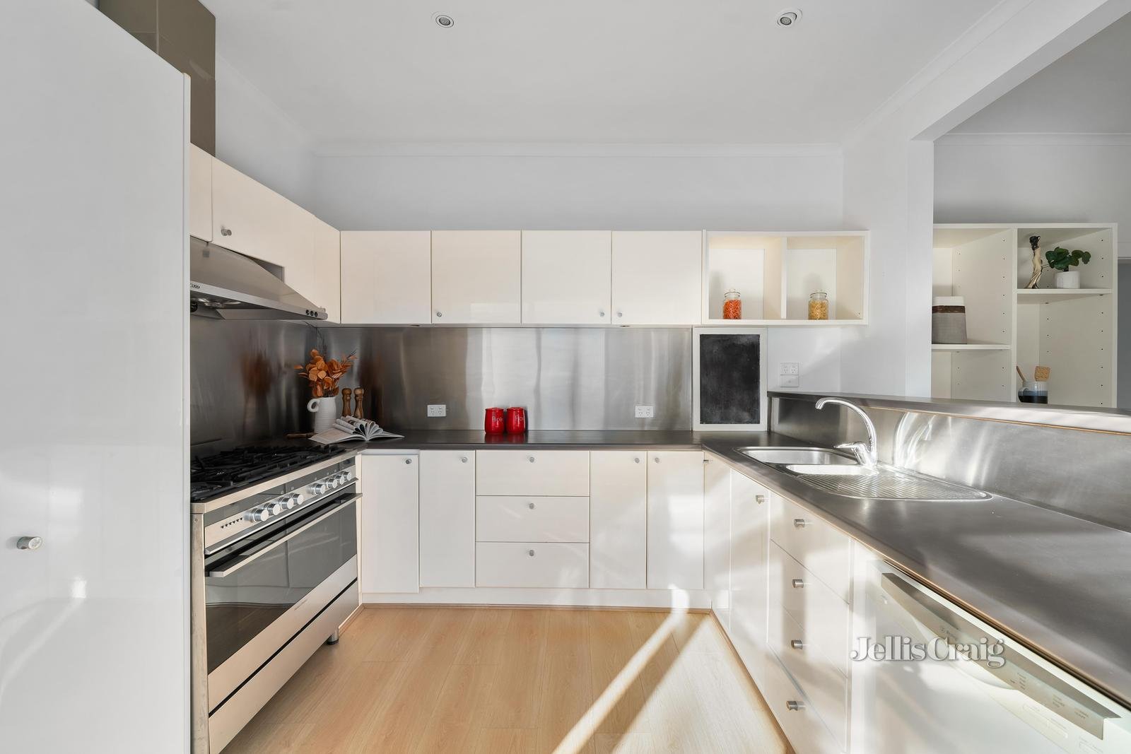 11 Mckittrick Road, Bentleigh image 3
