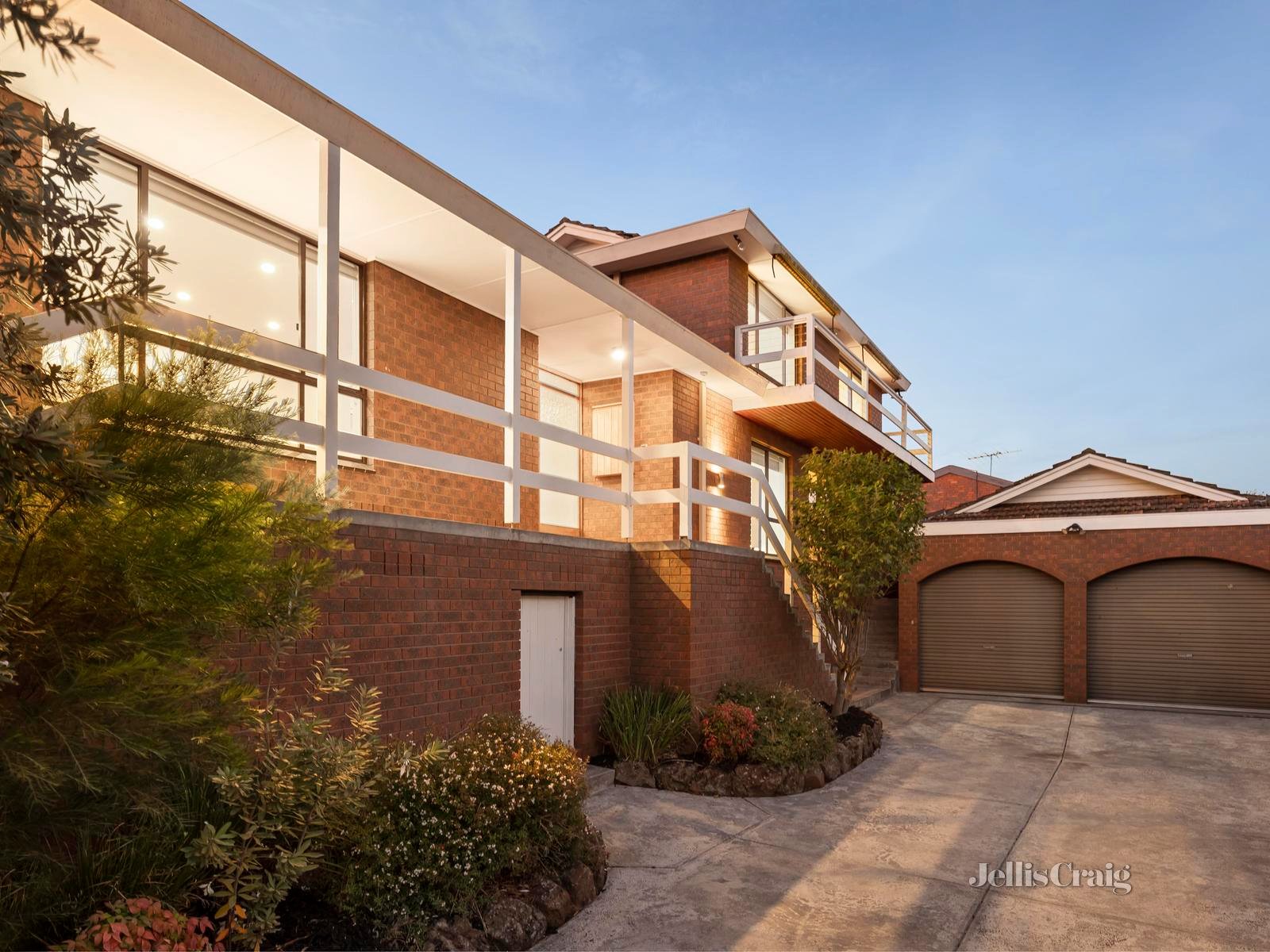 11 Meadow Place, Templestowe image 1