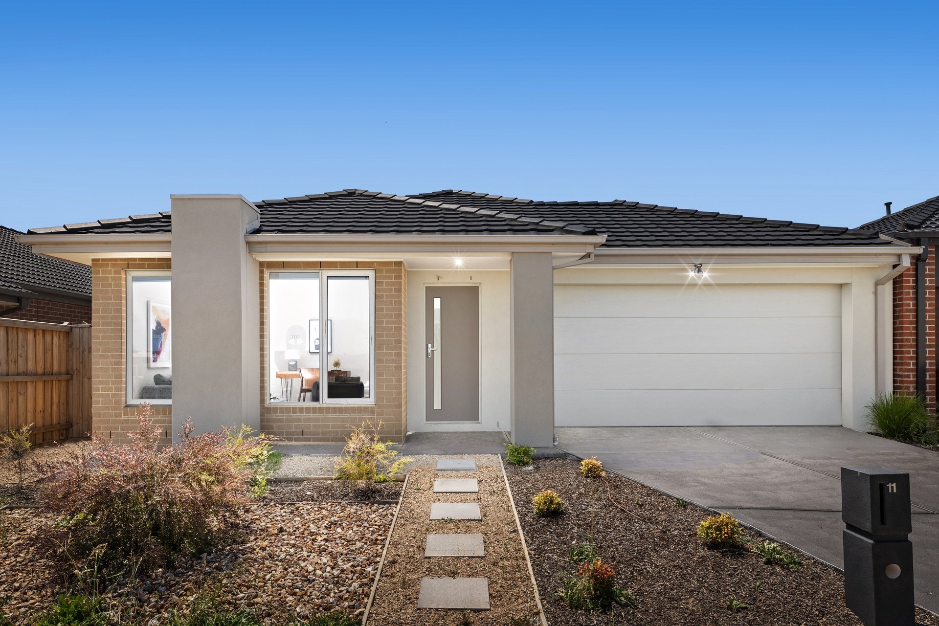 11 Melaan Way, Clyde North image 1