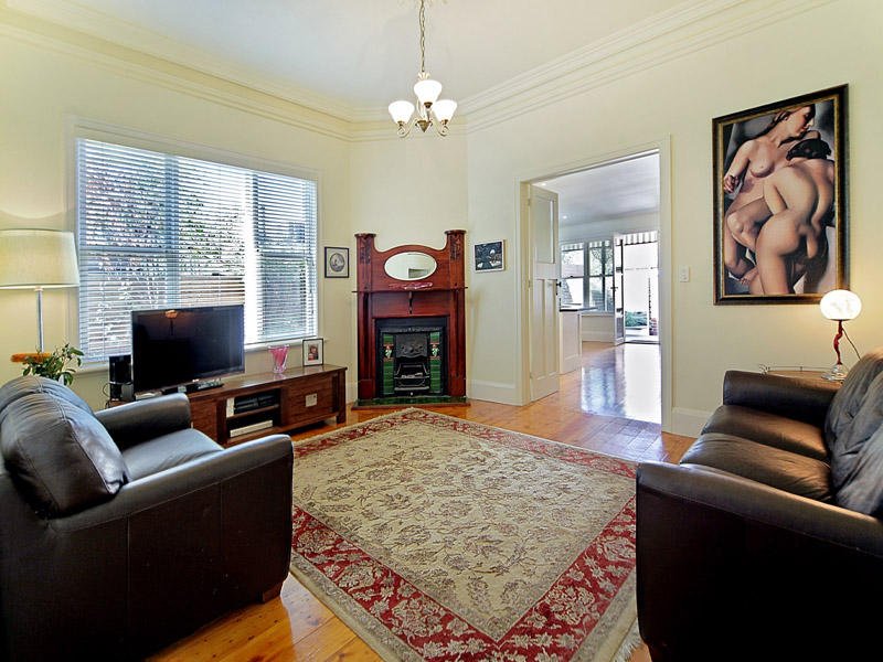 11 Meredith Street, Elwood image 2