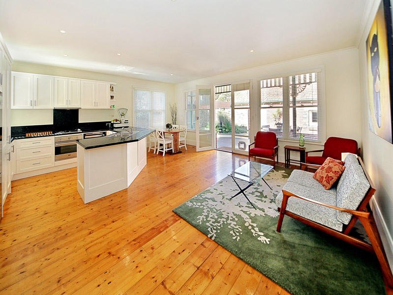 11 Meredith Street, Elwood image 3