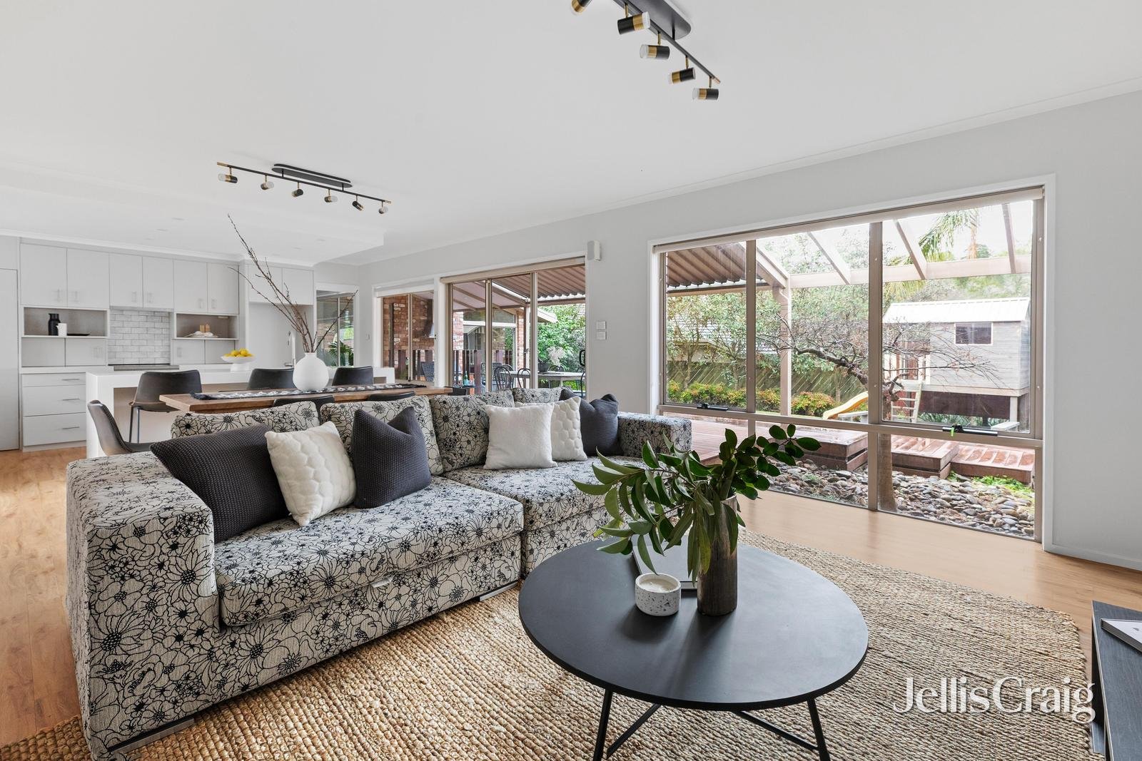 11 Mulberry Court, Eltham image 8