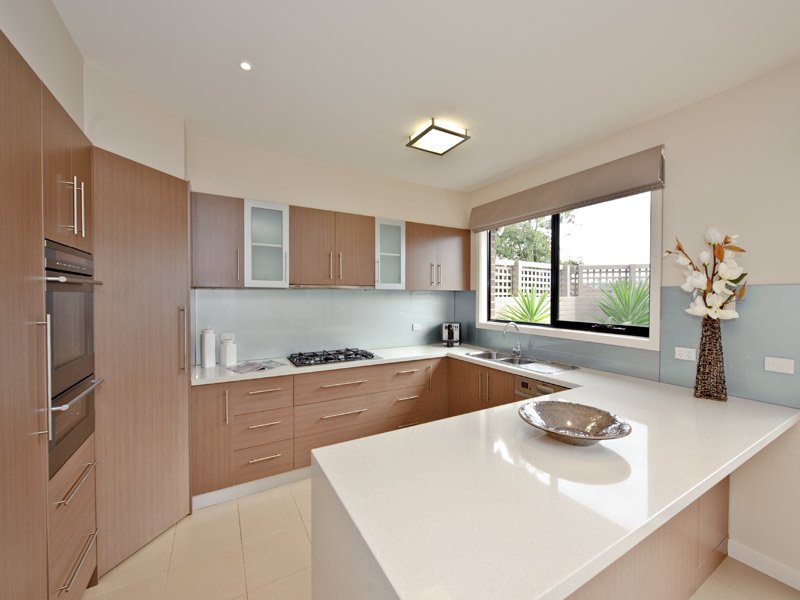 1/1 Narallah Grove, Box Hill North image 2