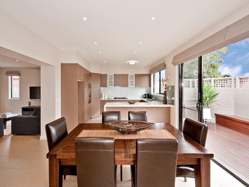 1/1 Narallah Grove, Box Hill North image 3