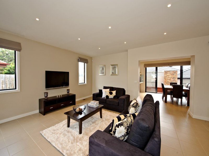 1/1 Narallah Grove, Box Hill North image 4