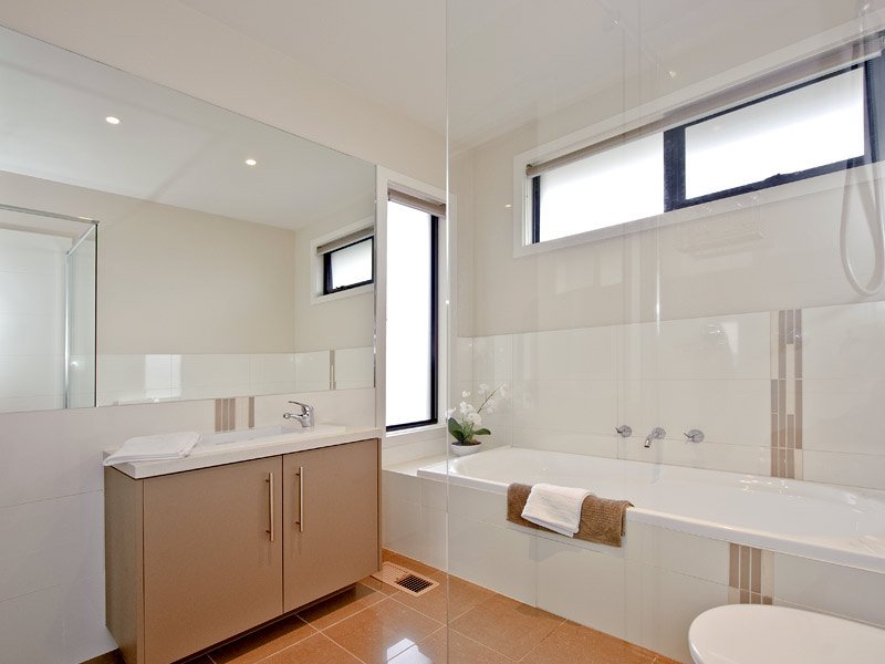 1/1 Narallah Grove, Box Hill North image 5