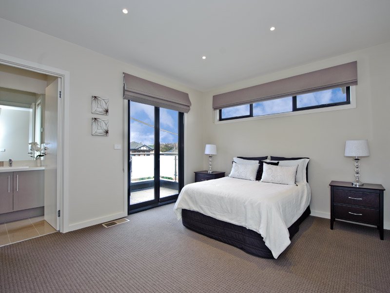 1/1 Narallah Grove, Box Hill North image 6