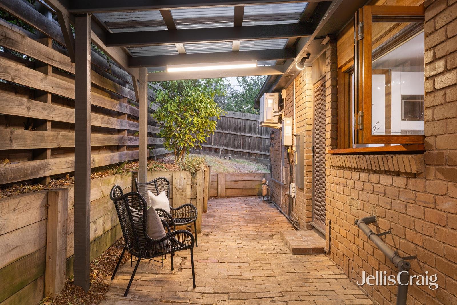 1/1 Nicholson Close, Research image 12