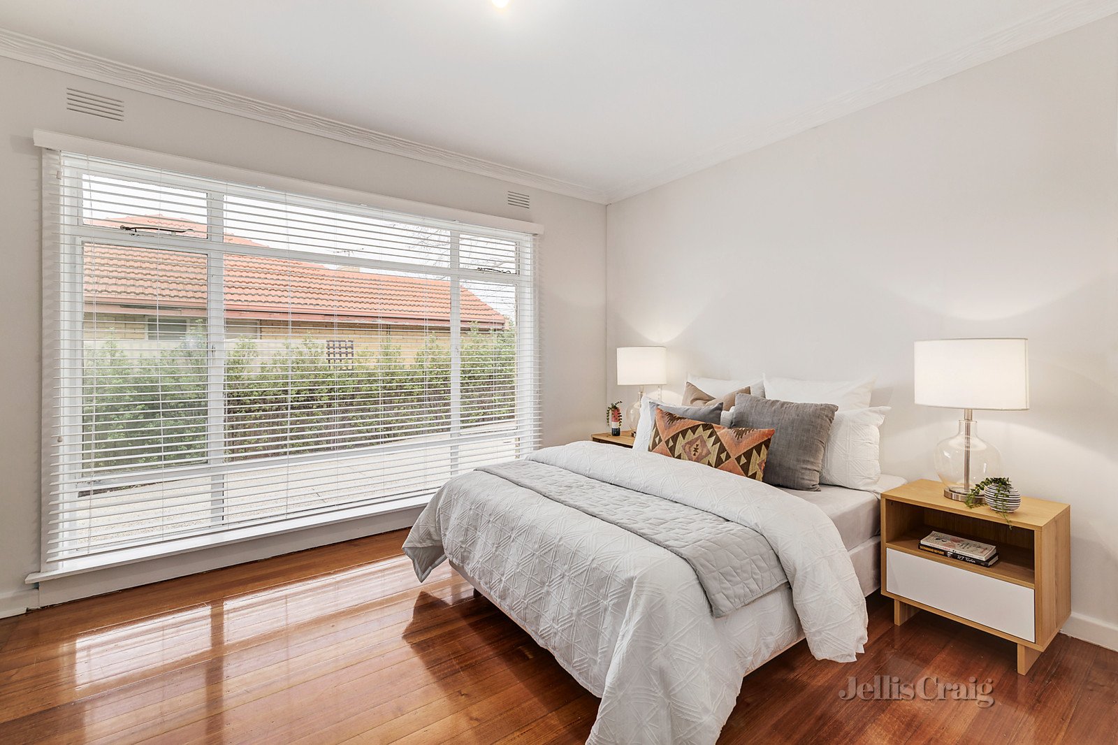 11 Normanby Road, Bentleigh East image 4