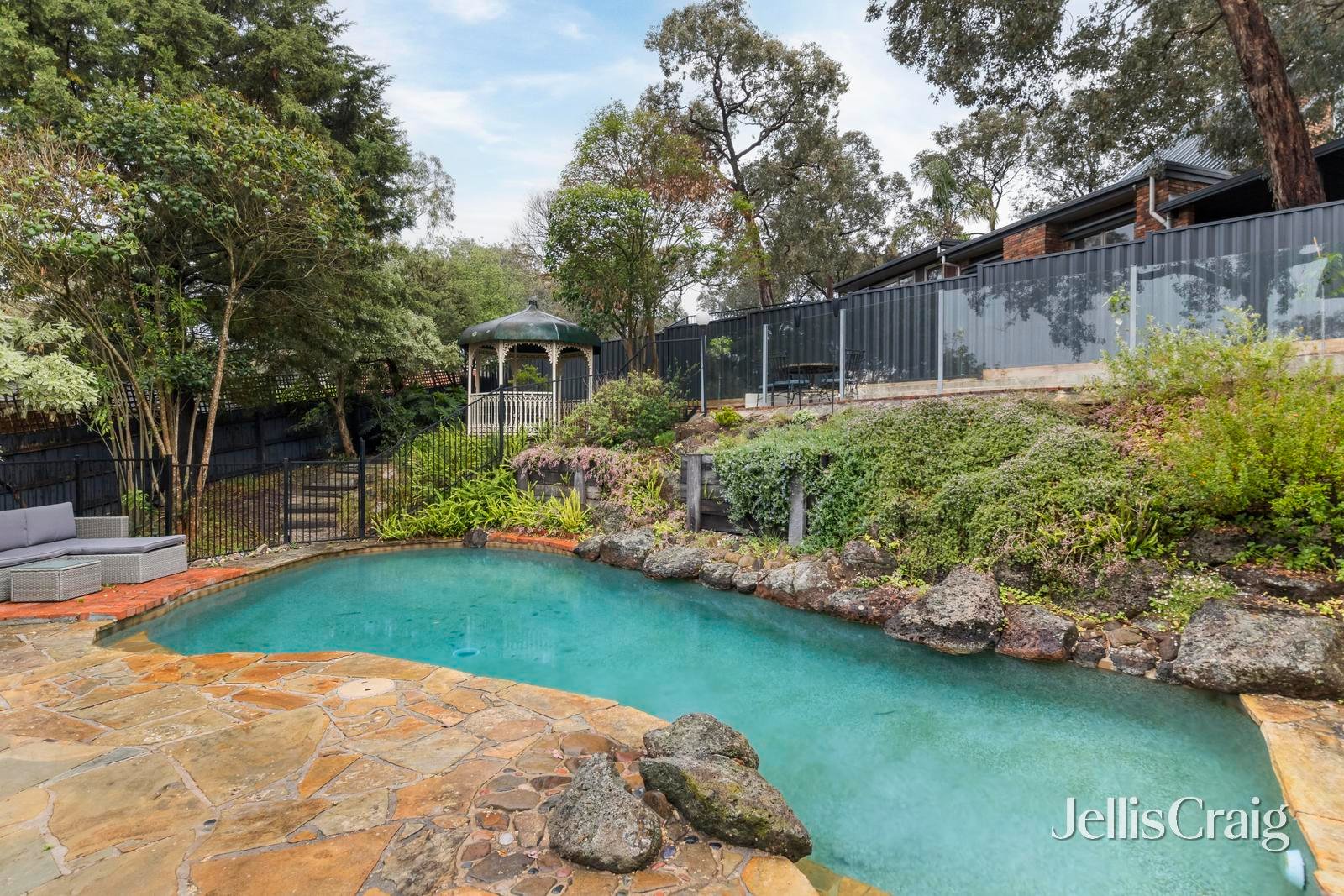 11 Outlook Crescent, Briar Hill image 3