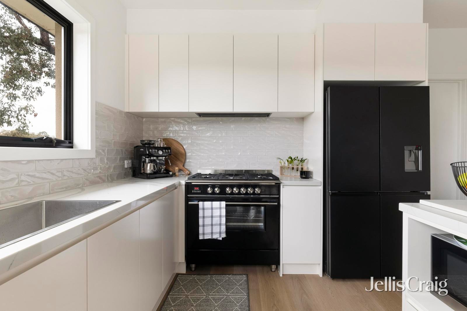 11 Outlook Crescent, Briar Hill image 7