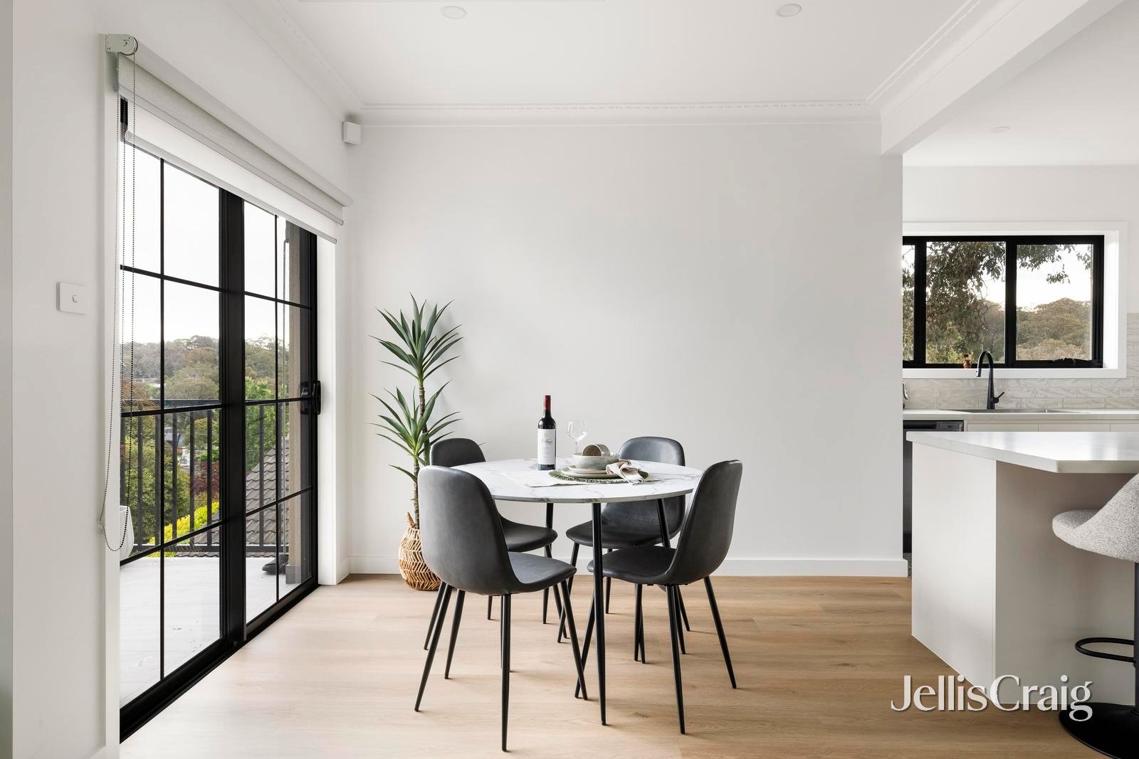 11 Outlook Crescent, Briar Hill image 9