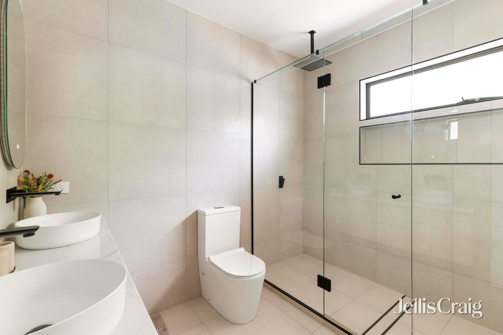 11 Outlook Crescent, Briar Hill image 11