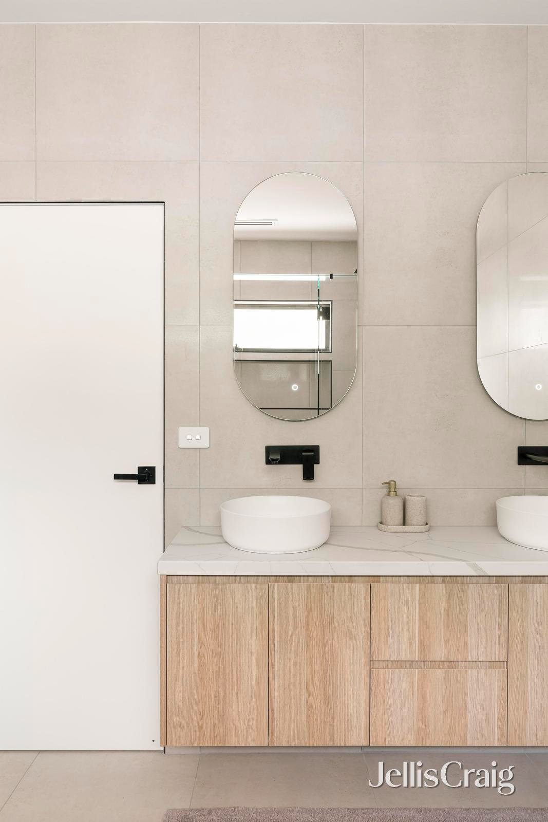 11 Outlook Crescent, Briar Hill image 12