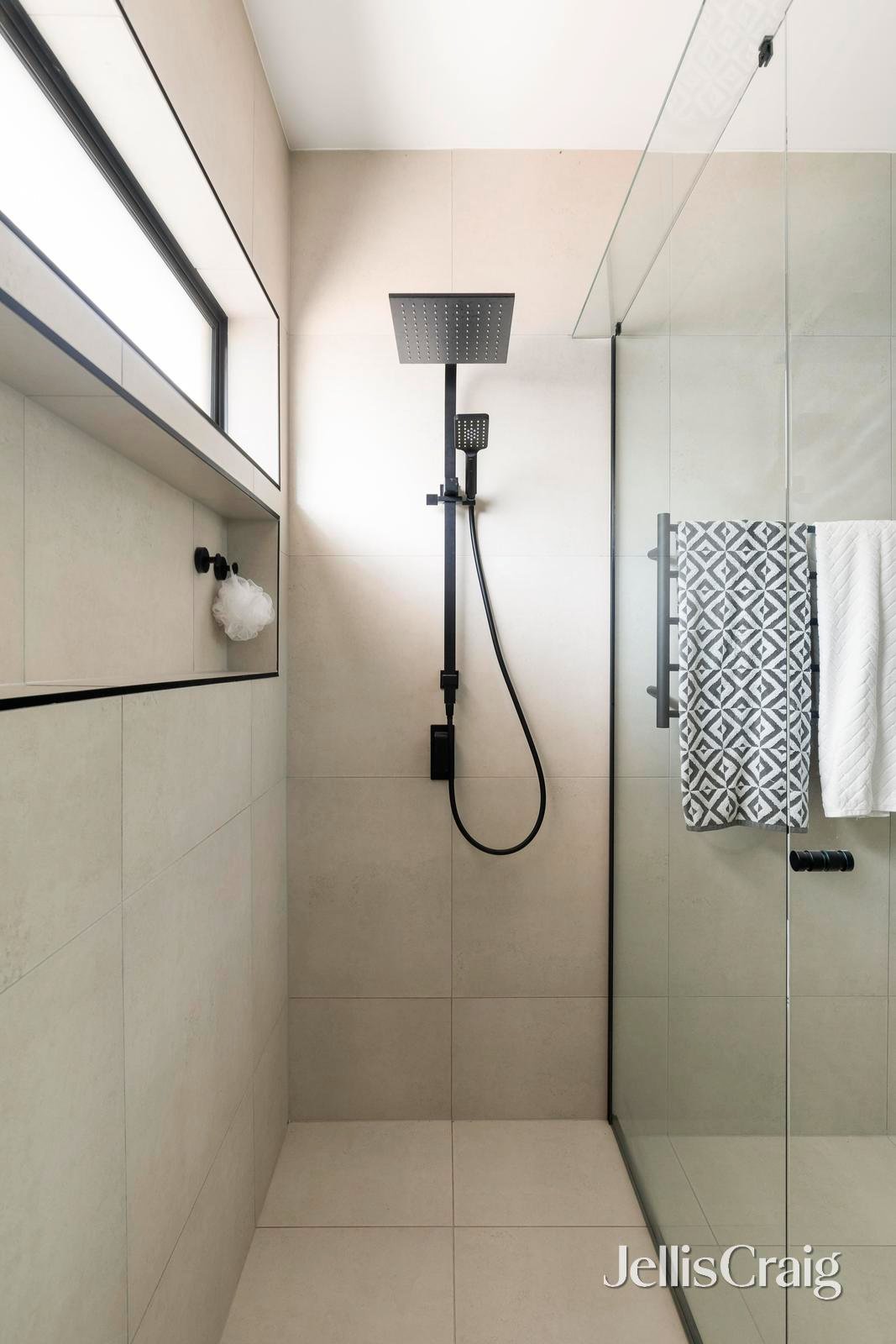 11 Outlook Crescent, Briar Hill image 13