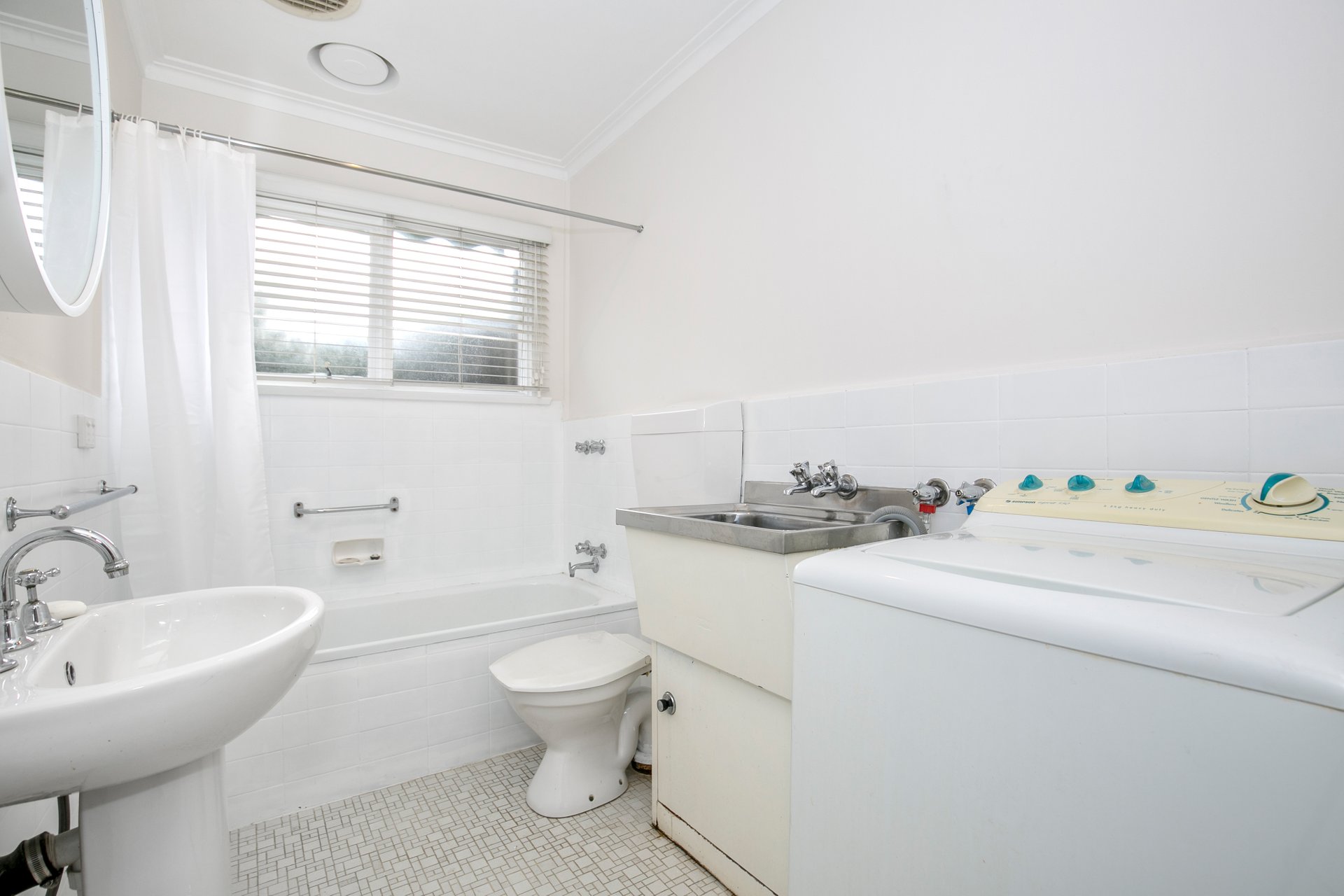 1/1 Pakenham Street, Blackburn image 6
