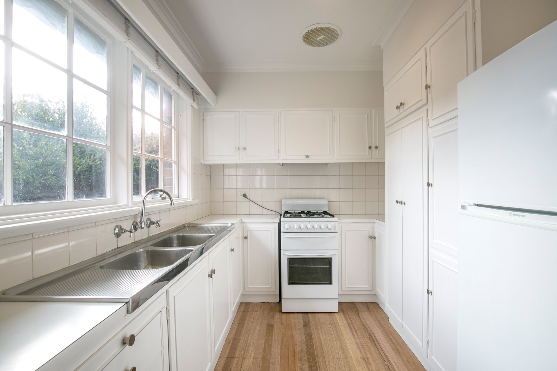 1/1 Pakenham Street, Blackburn image 4
