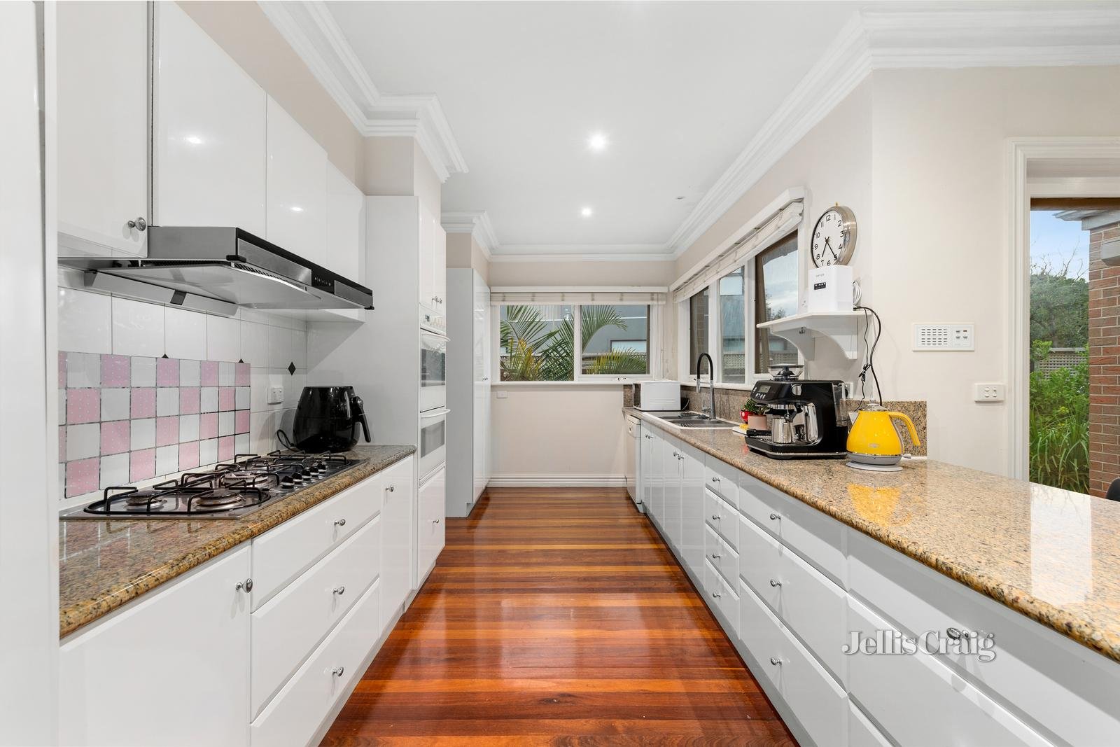 11 Park Crescent, Bentleigh image 4