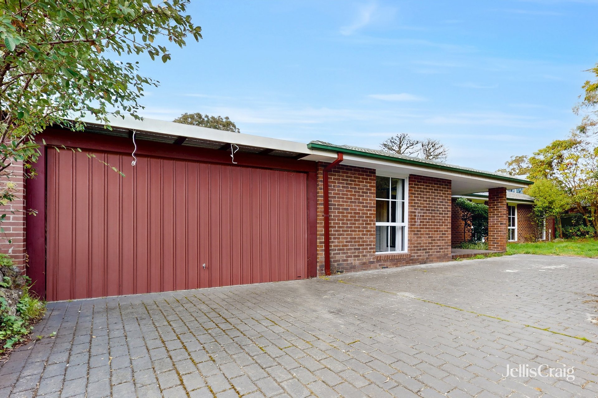 11 Parkgate Drive, Ringwood image 1