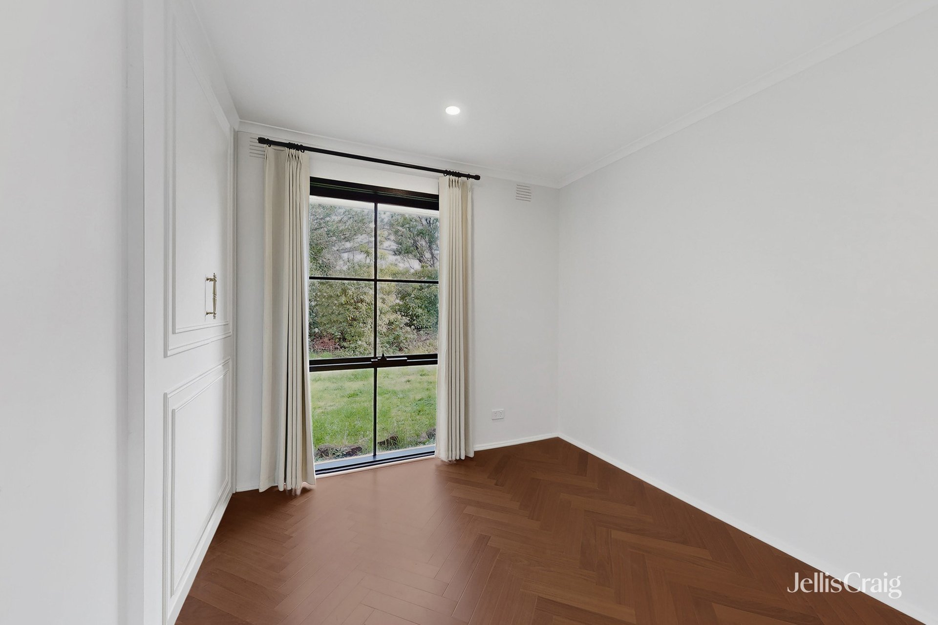 11 Parkgate Drive, Ringwood image 7