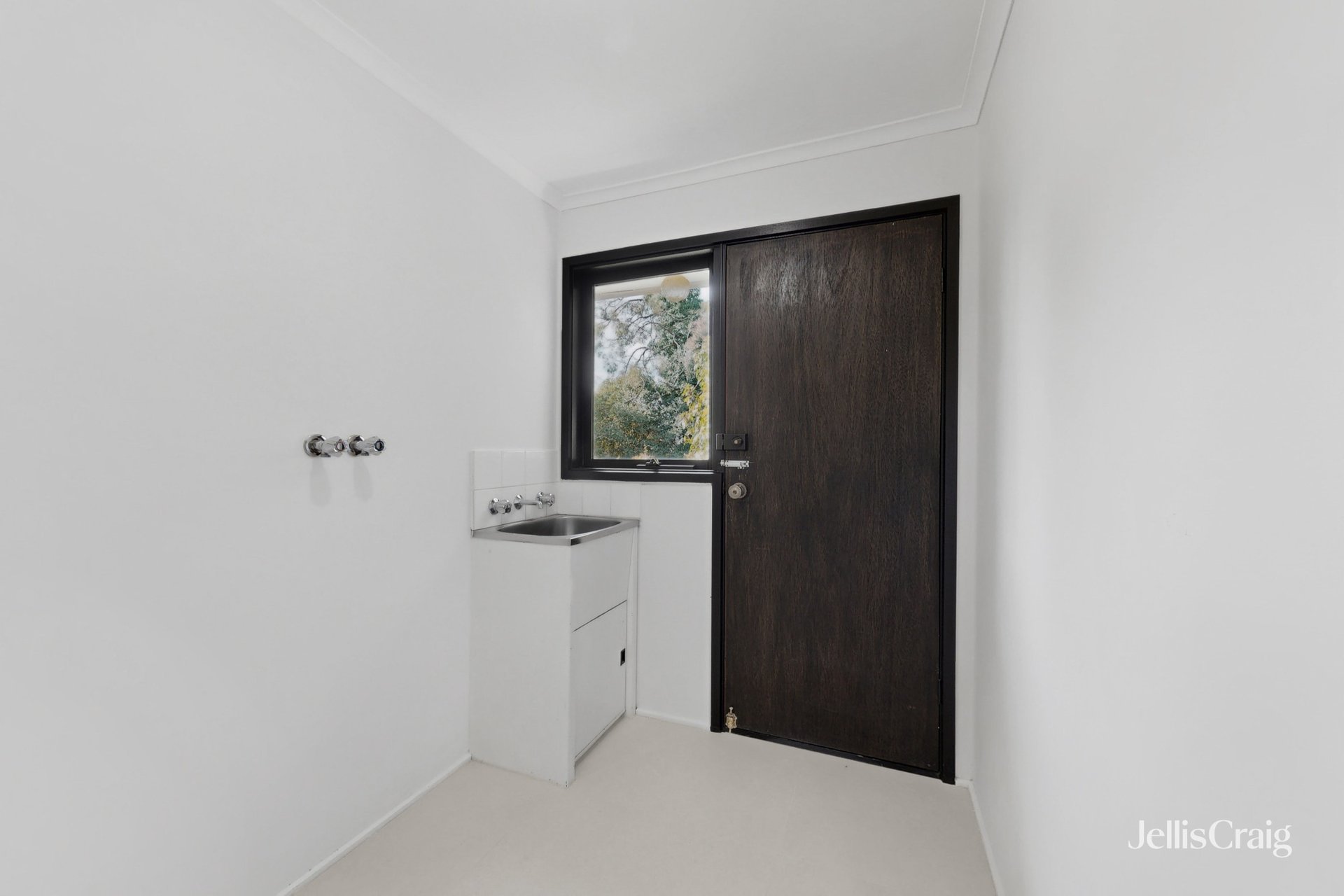 11 Parkgate Drive, Ringwood image 9