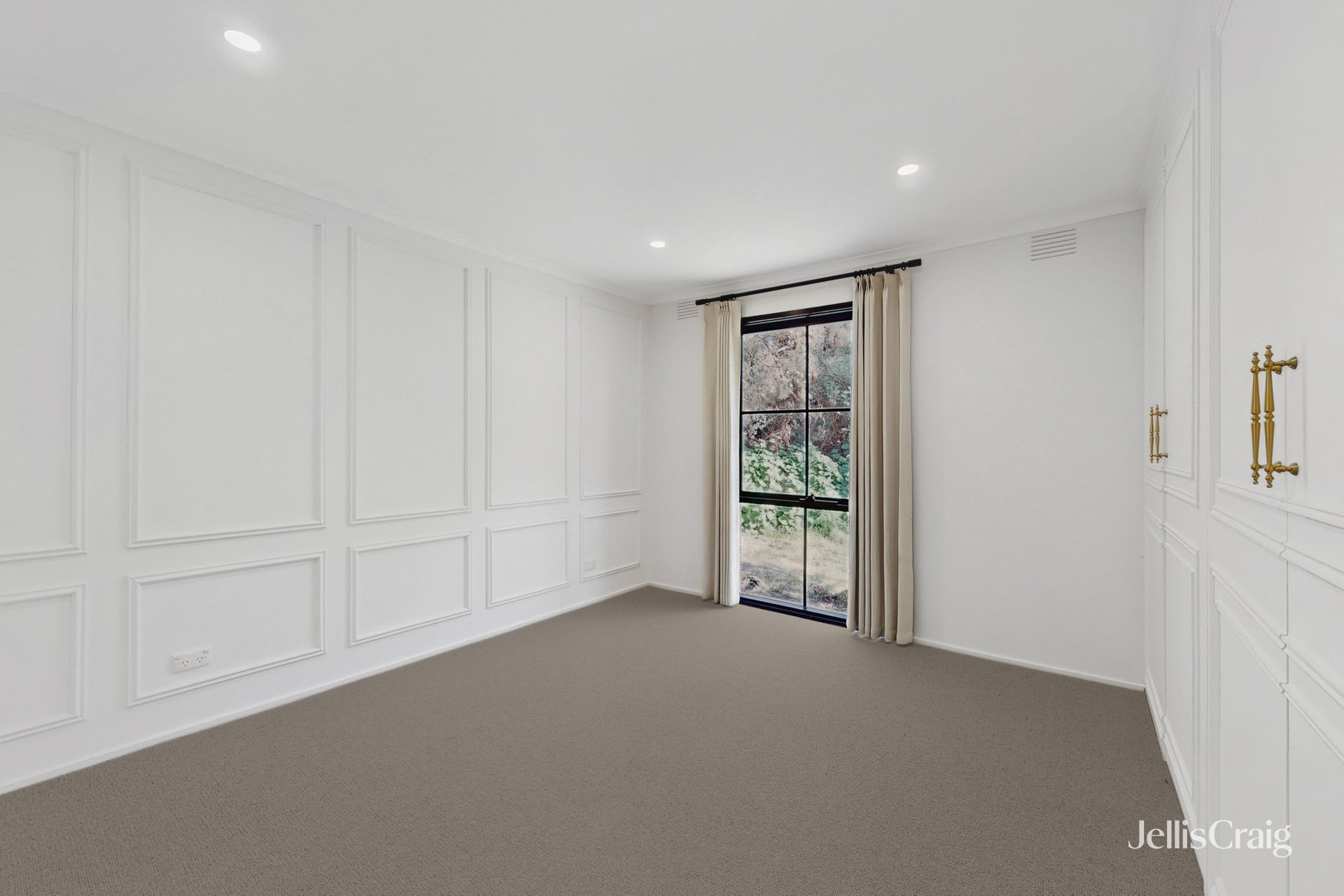 11 Parkgate Drive, Ringwood image 11