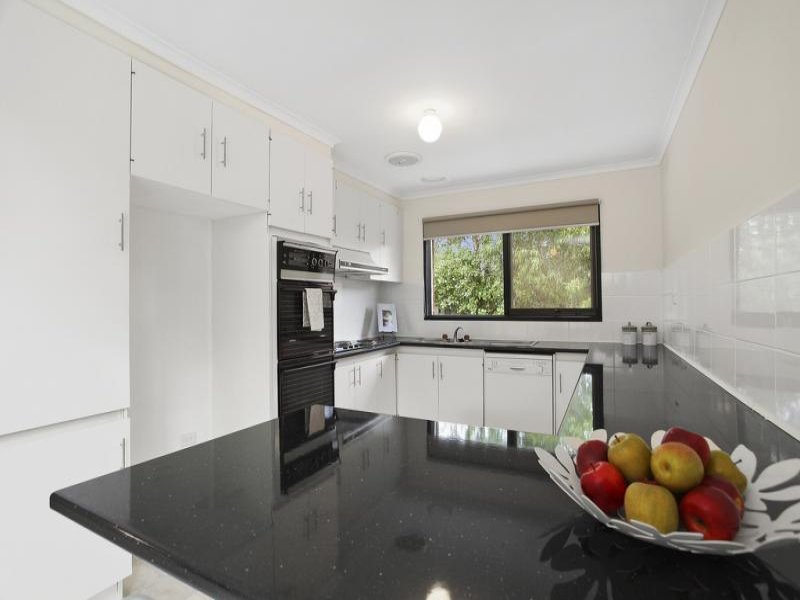 11 Parkgate Drive, Ringwood image 4