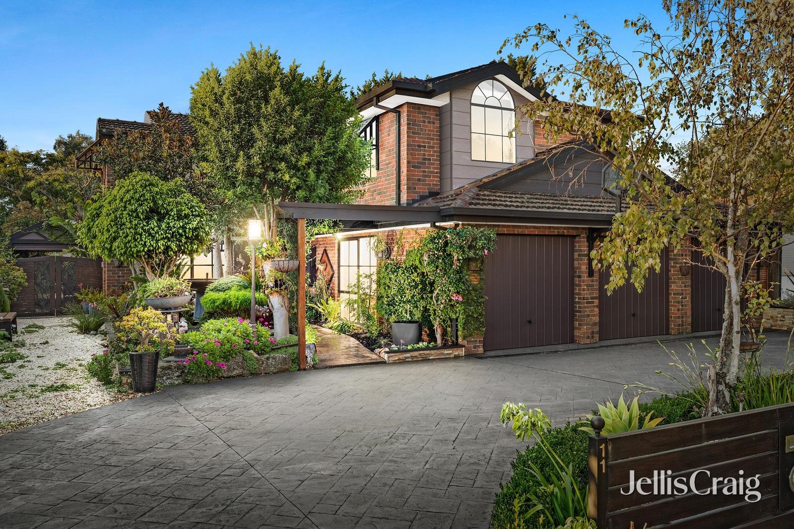 11 Partridge Way, Mooroolbark image 1