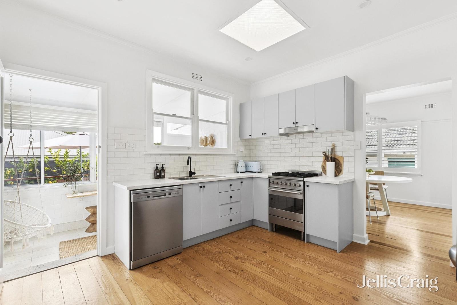 11 Perth Street, Belmont image 5