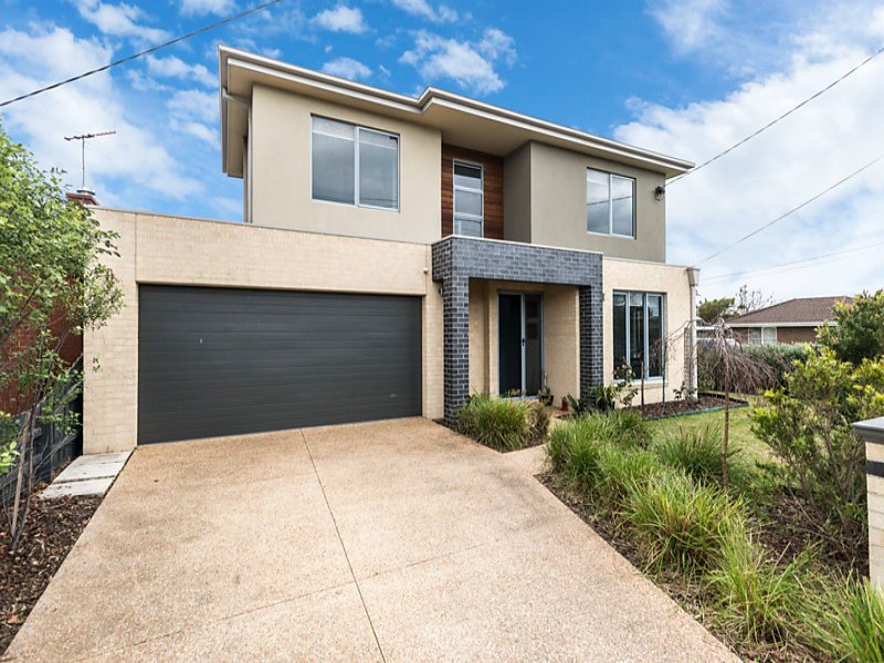 11 Pine Crescent, Aspendale image 1