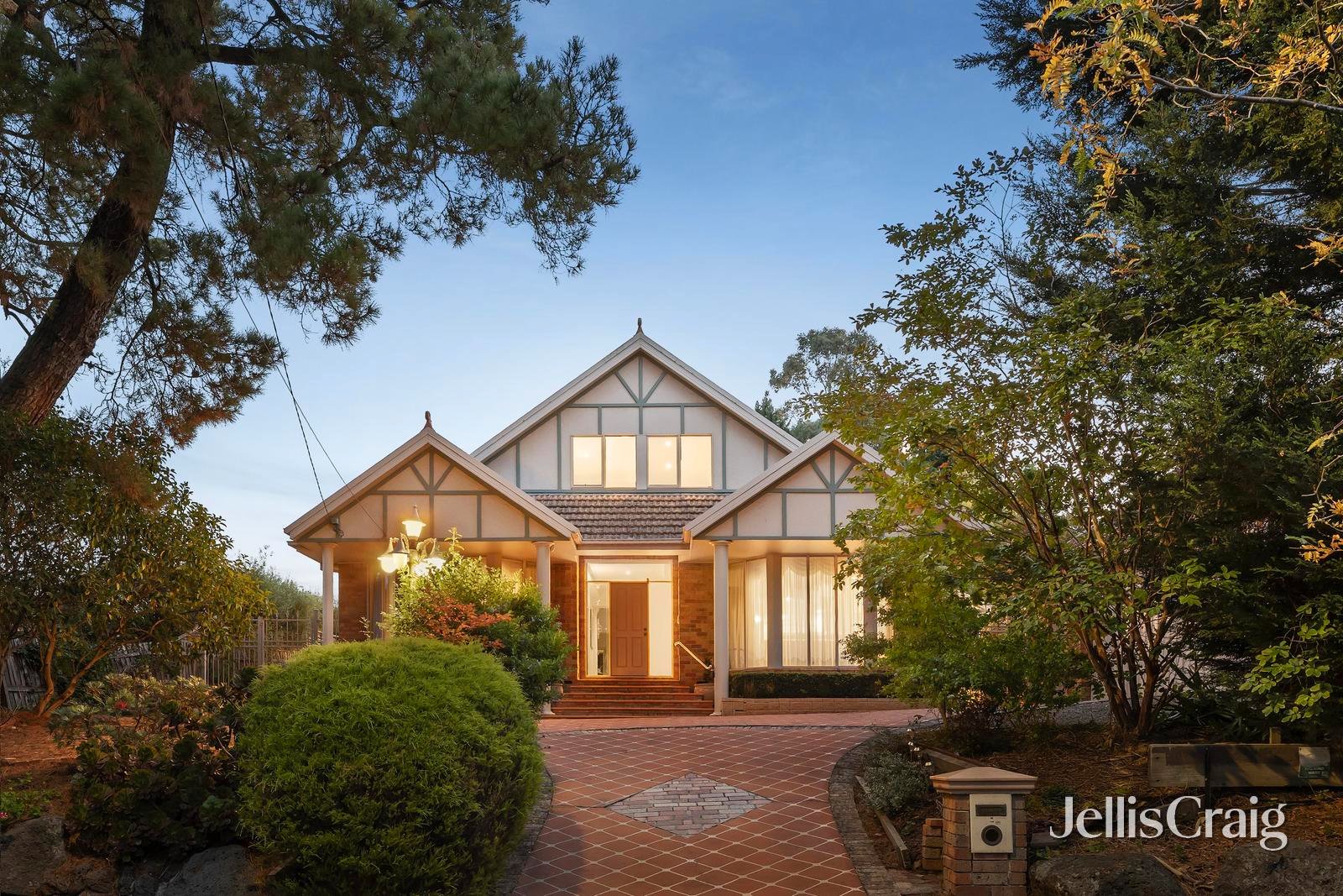 11 Pine Ridge, Donvale image 1