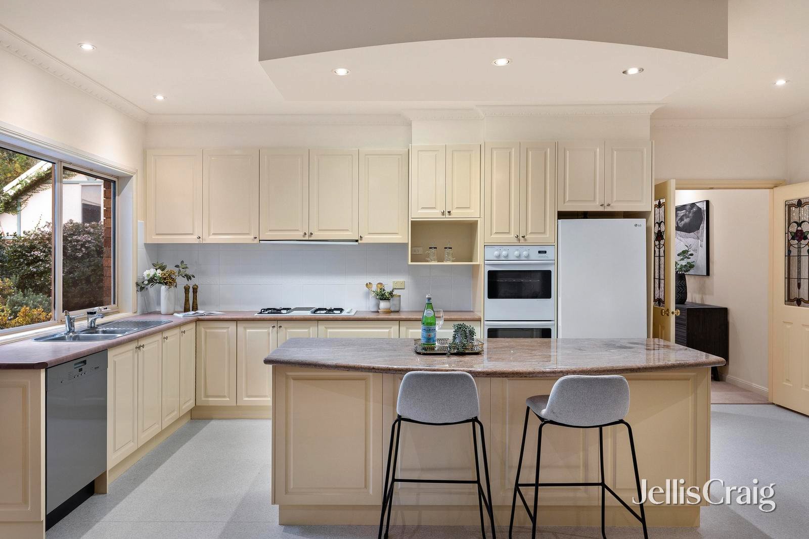 11 Pine Ridge, Donvale image 4