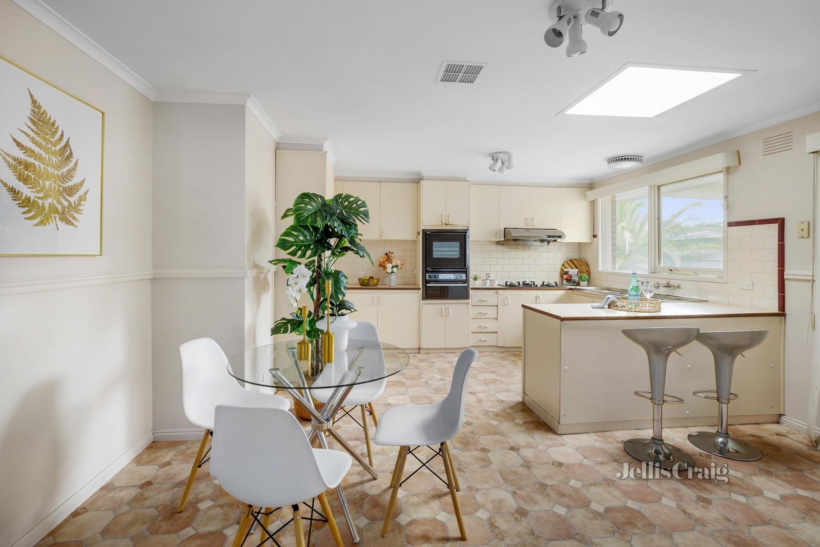 11 Plume Court, Glen Waverley image 4