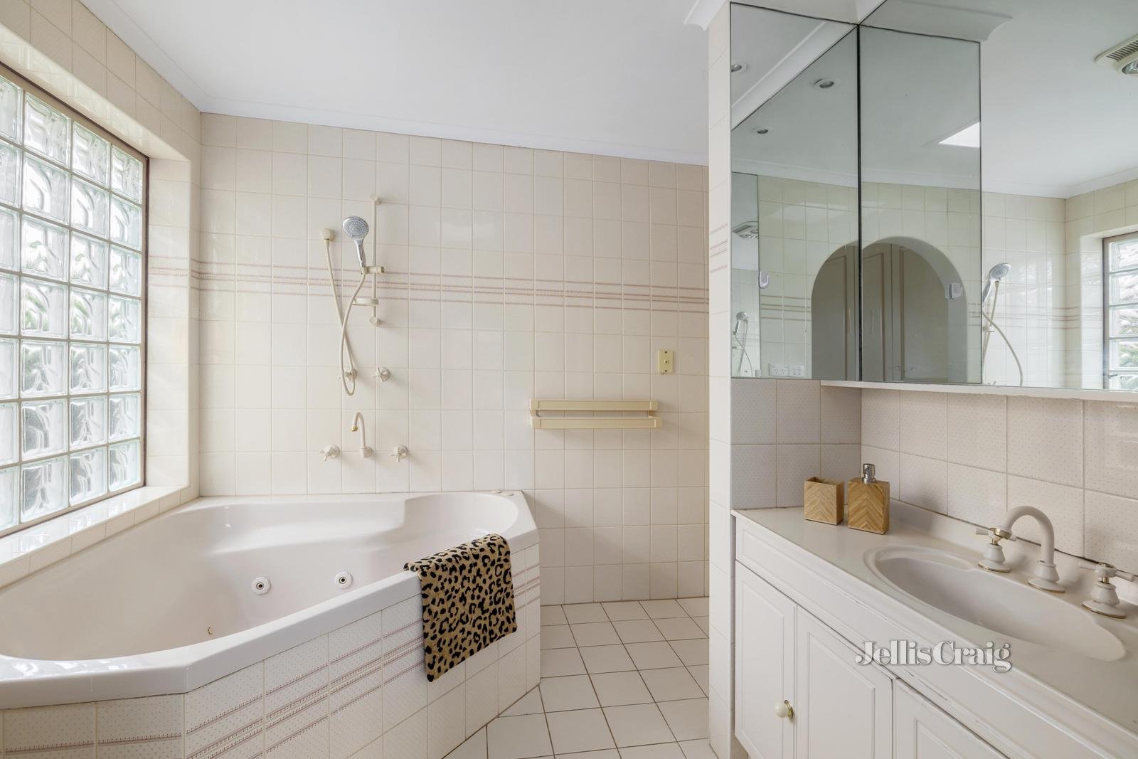 11 Plume Court, Glen Waverley image 8