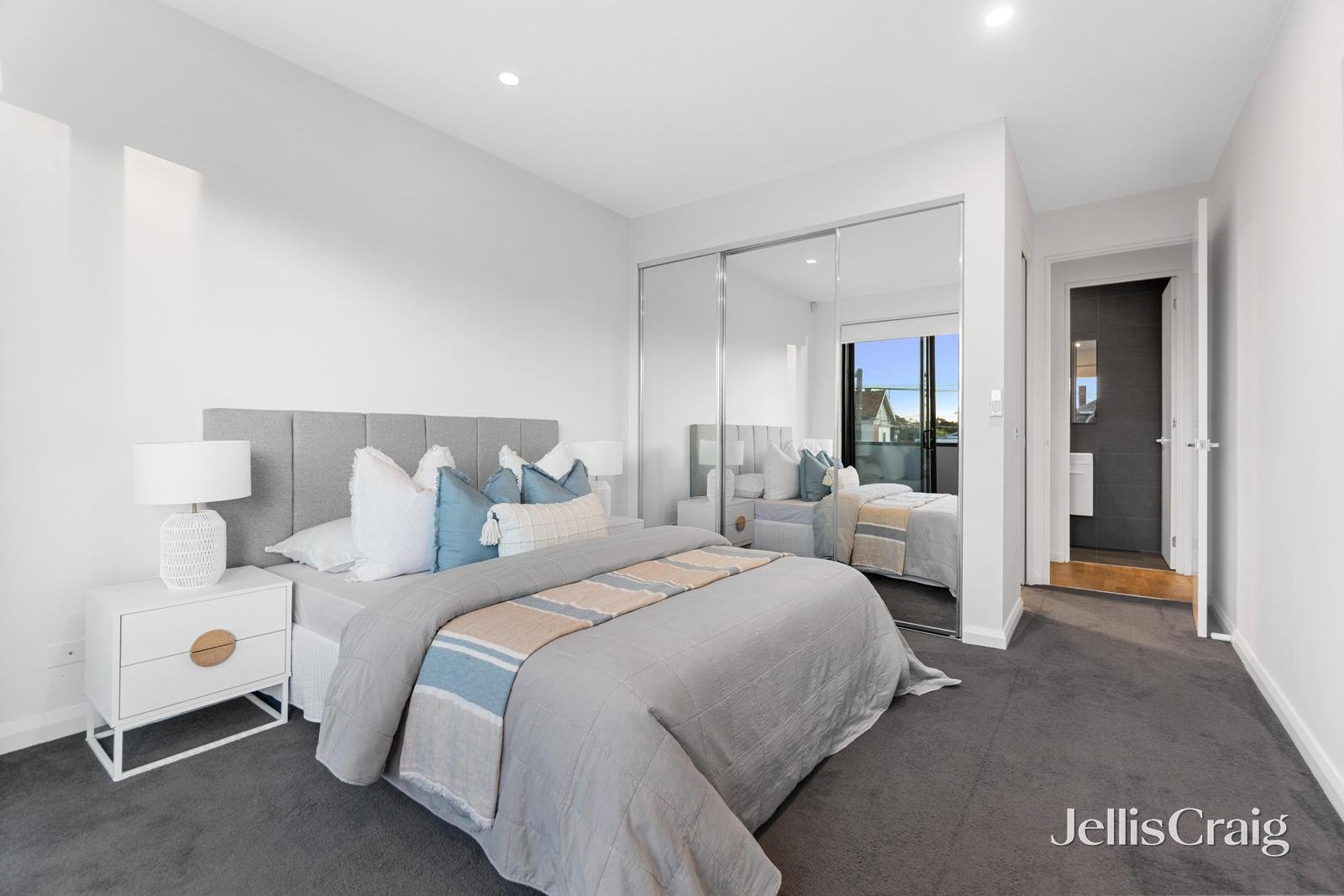1/1 Queen Street, Essendon image 7