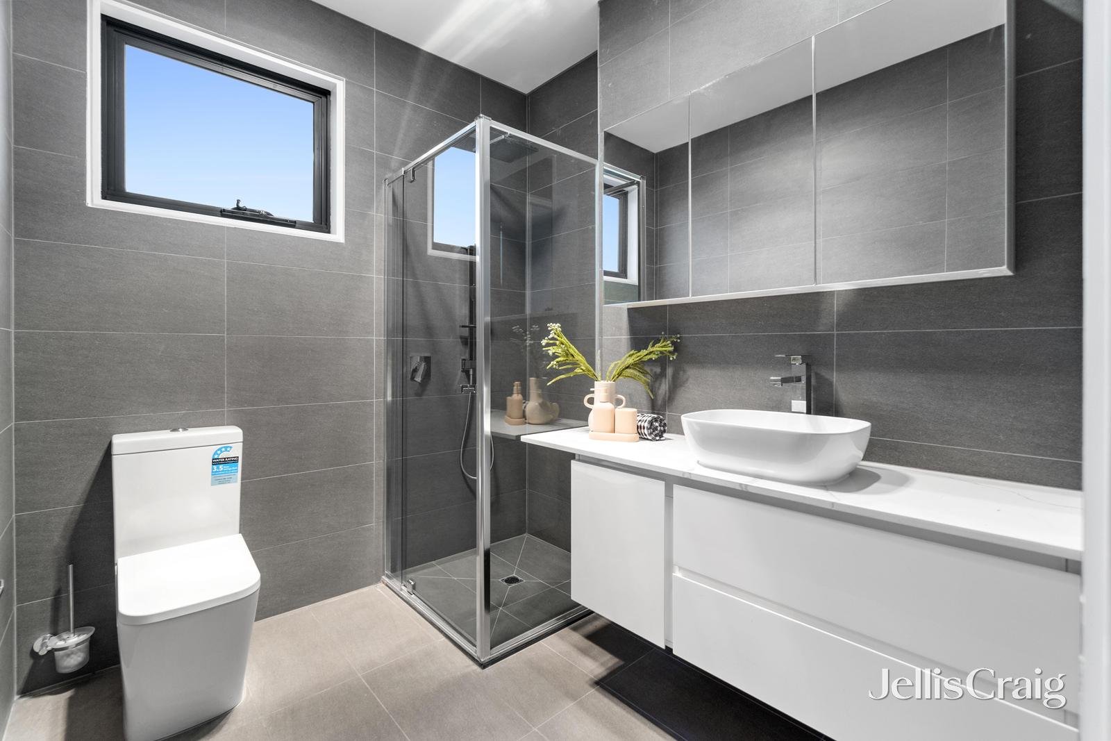 1/1 Queen Street, Essendon image 11