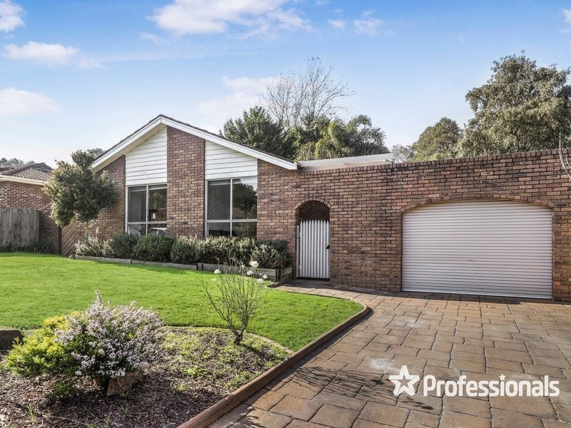 11 Quest Court, Mooroolbark image 2