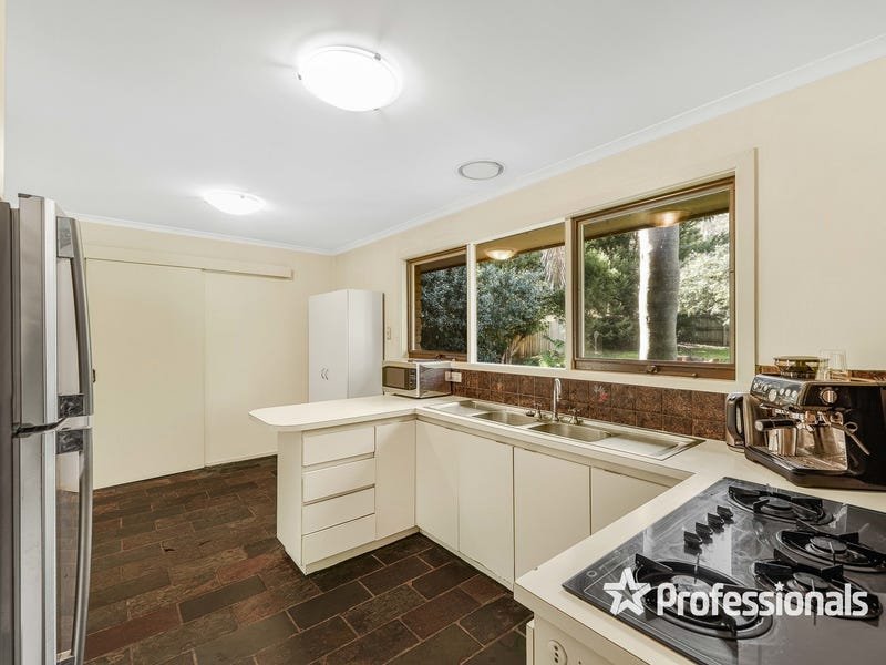 11 Quest Court, Mooroolbark image 4