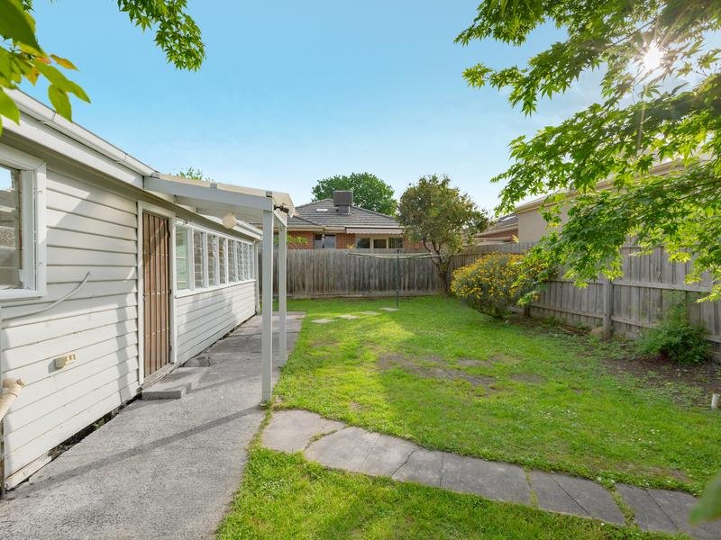 11 Railway Crescent, Croydon image 10