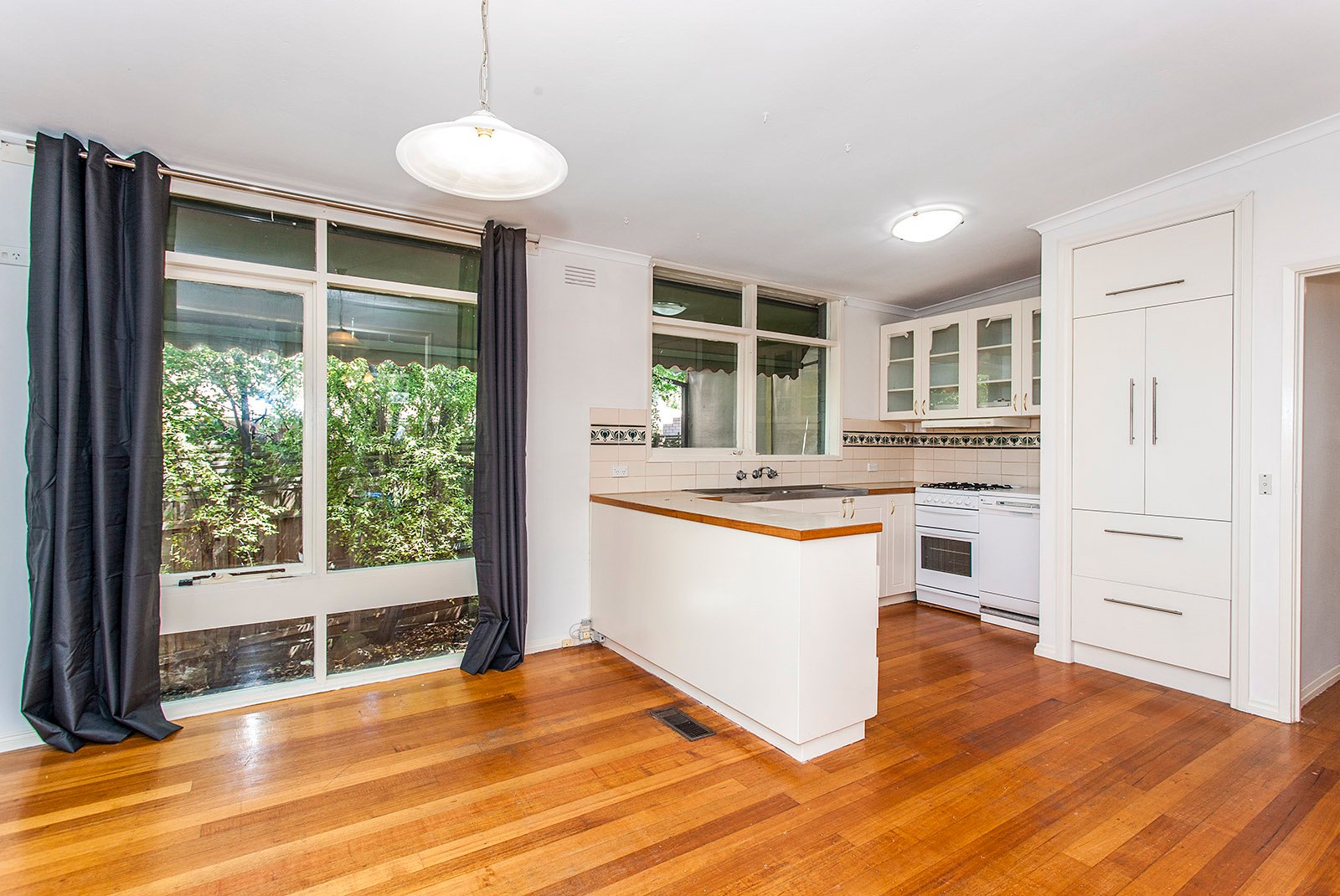 Property Gallery Thumbnail 2