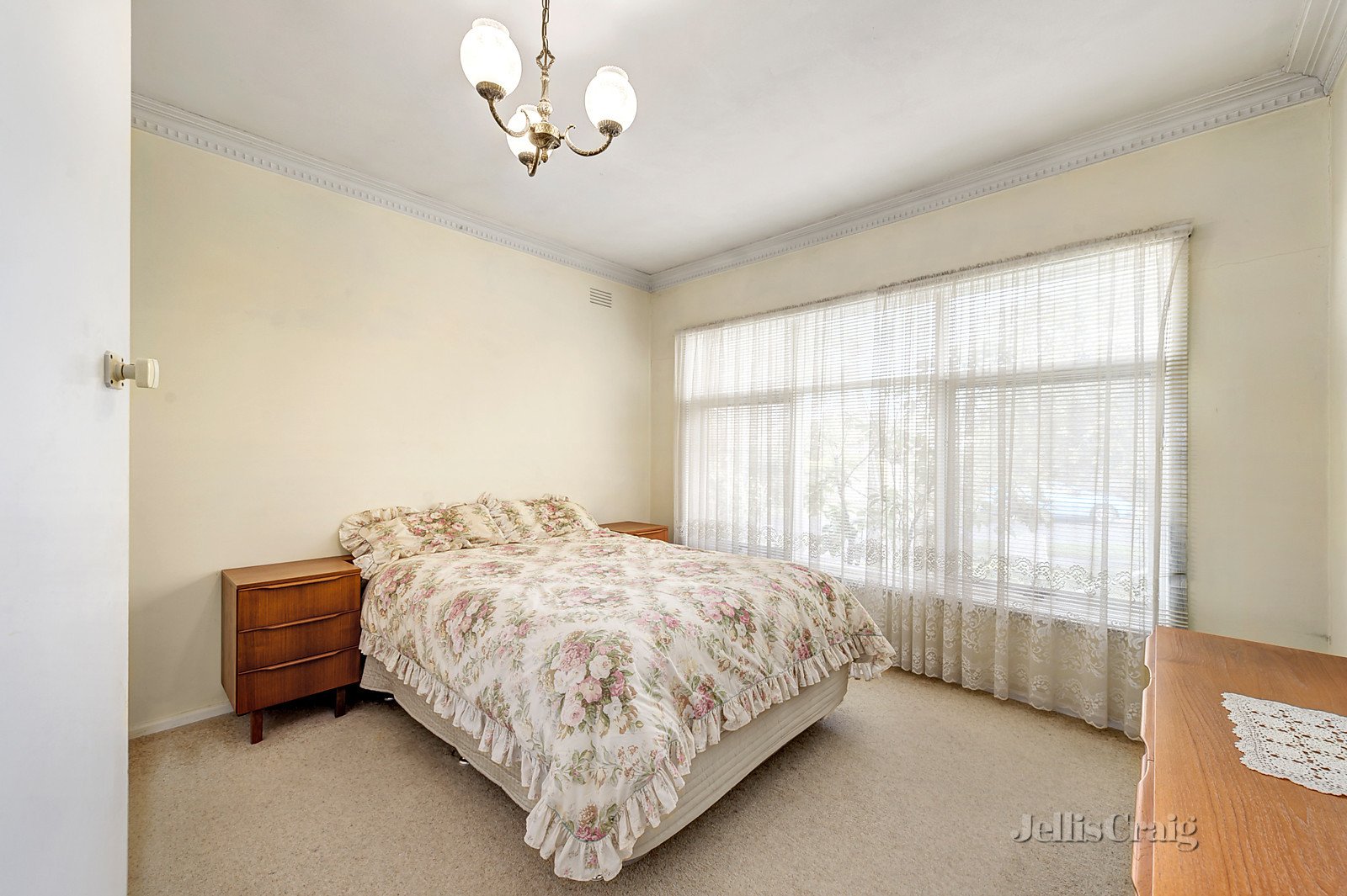 11 Robin Grove, Mount Waverley image 4