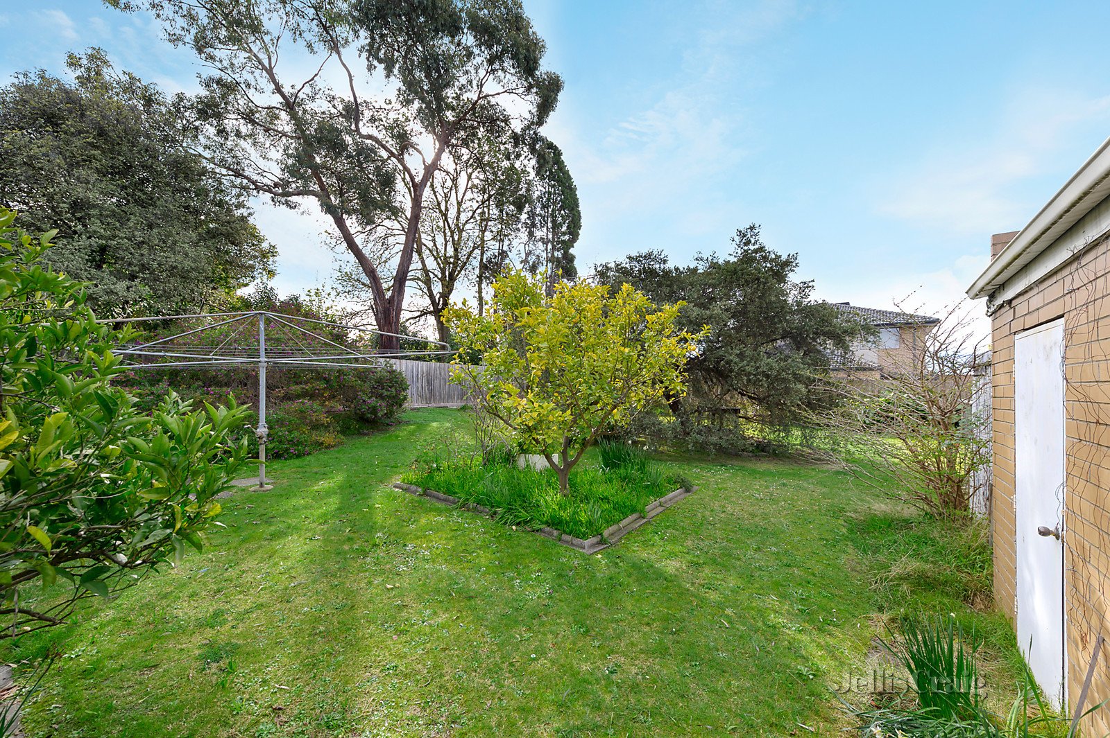 11 Robin Grove, Mount Waverley image 5