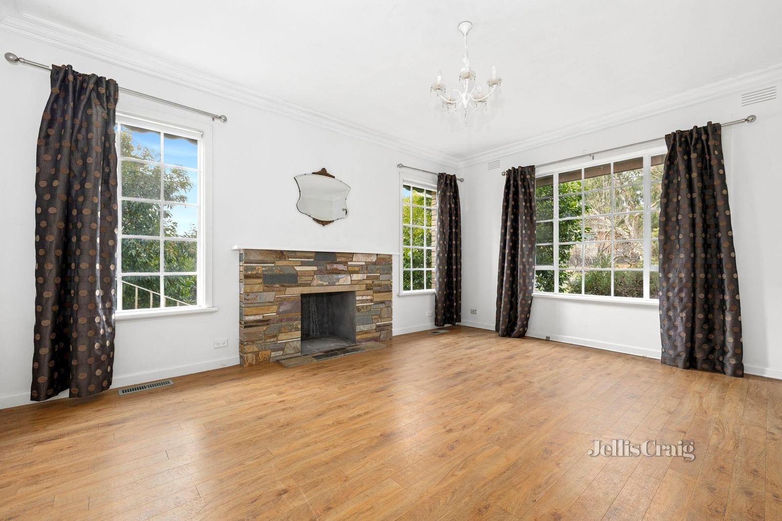11 Rosaline Avenue, Mount Waverley image 4