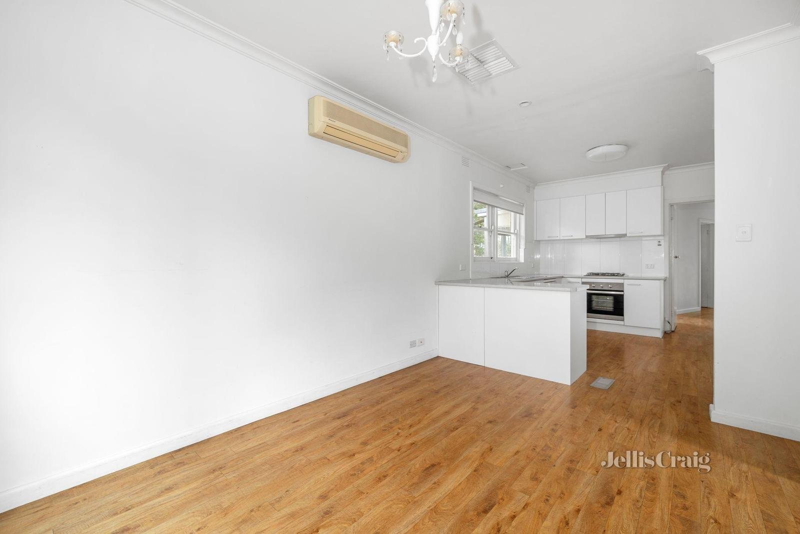 11 Rosaline Avenue, Mount Waverley image 7