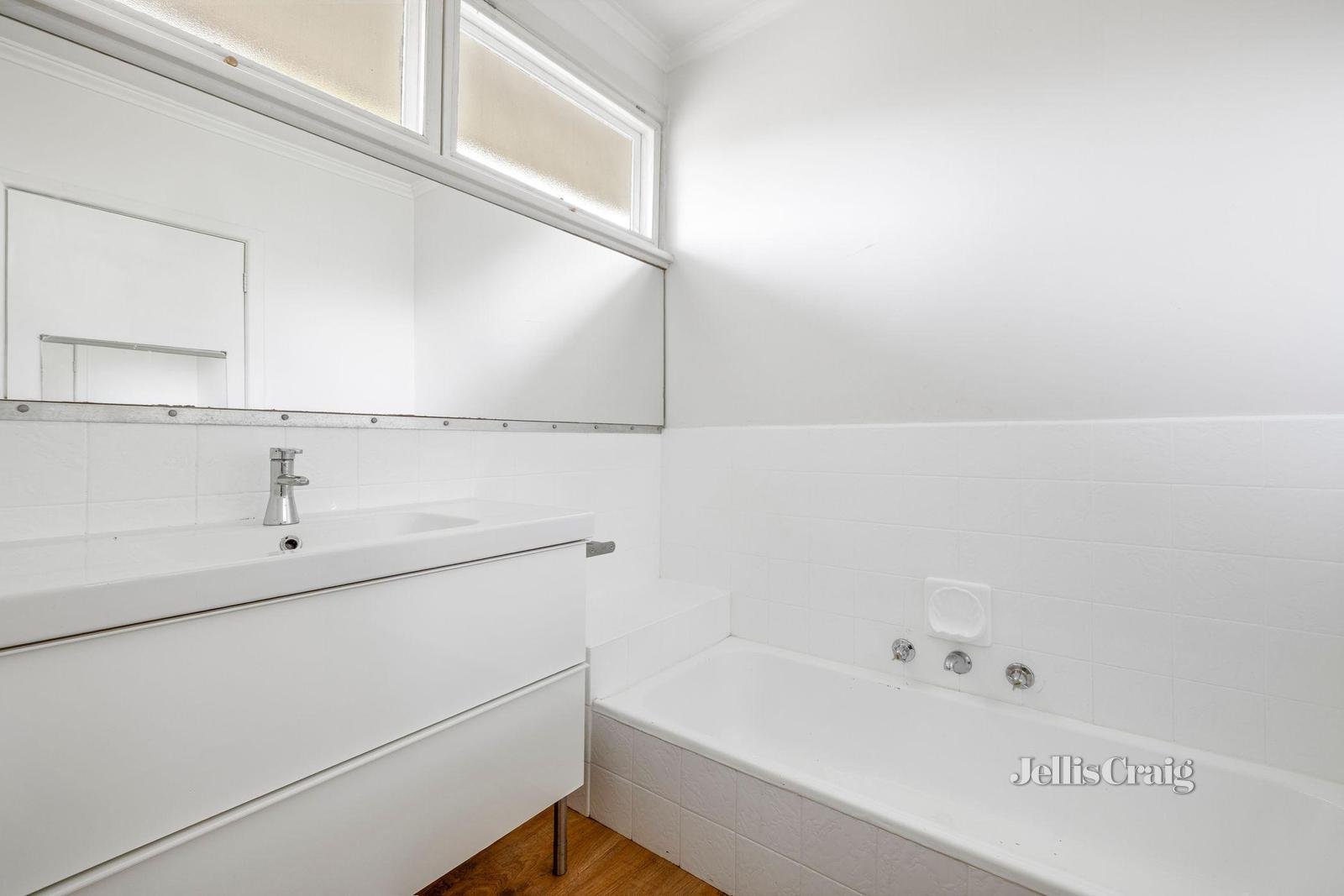 11 Rosaline Avenue, Mount Waverley image 9