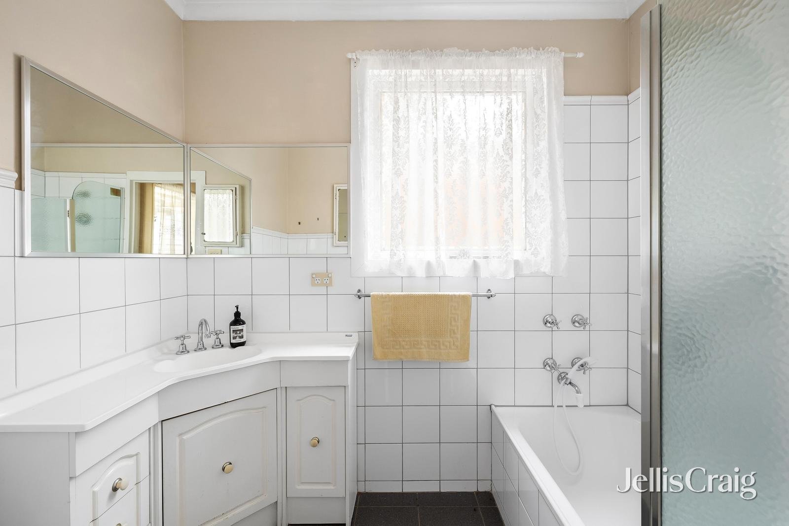 11 Rowena Parade, Richmond image 13