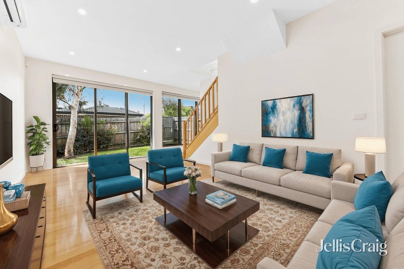 1/1 Sampson Drive, Mount Waverley image 3