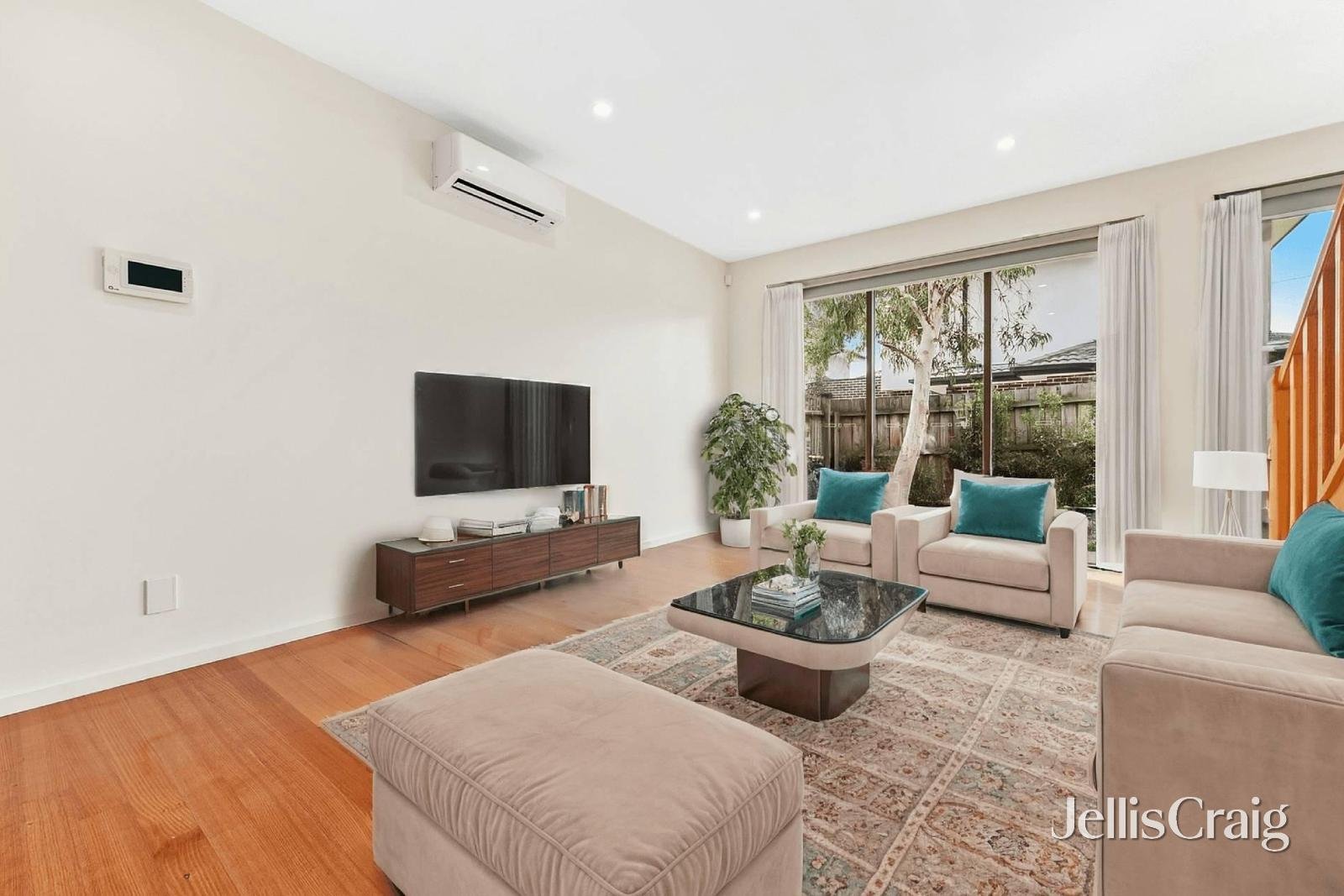 1/1 Sampson Drive, Mount Waverley image 4