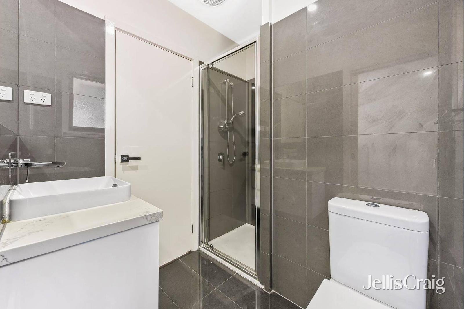 1/1 Sampson Drive, Mount Waverley image 10