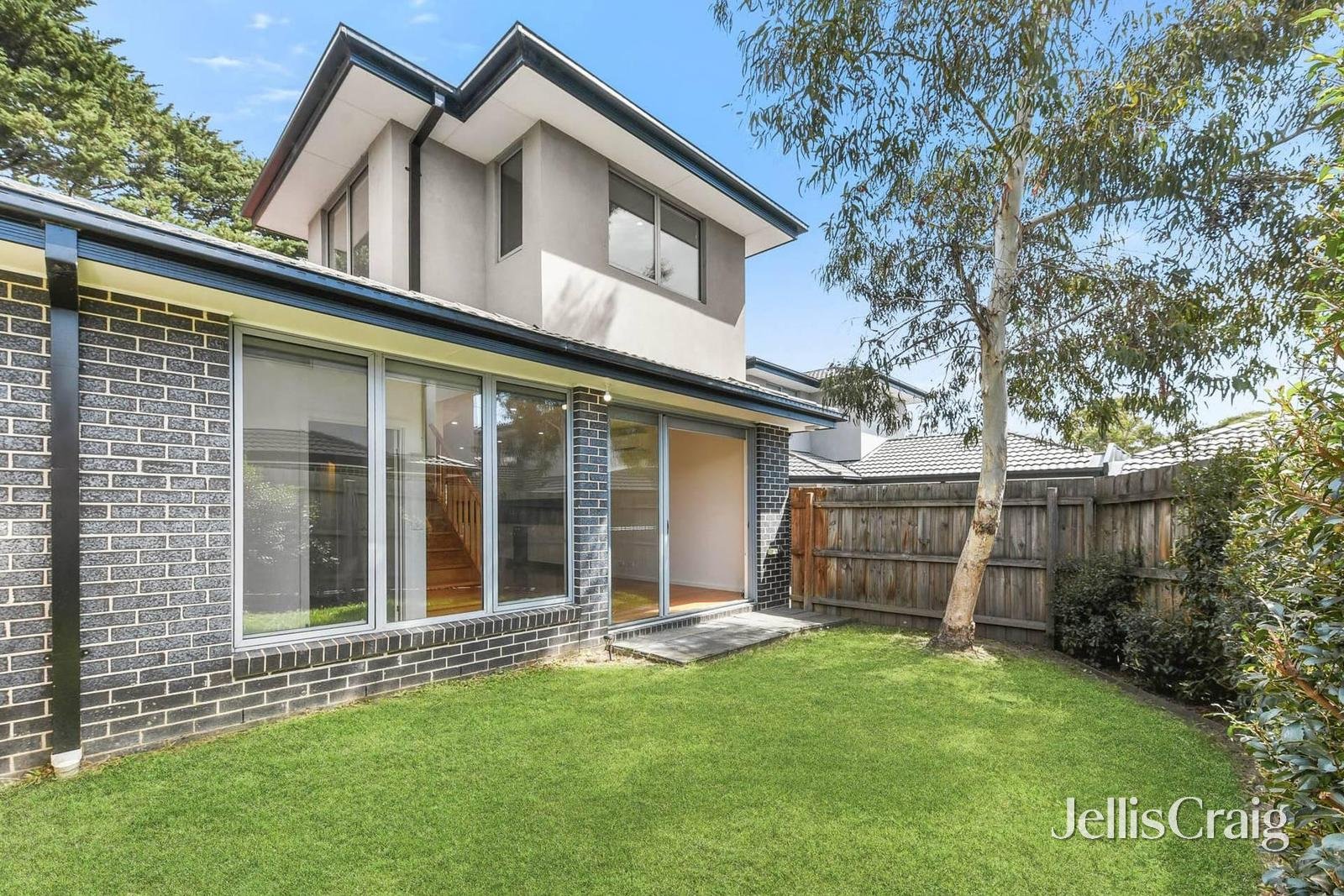 1/1 Sampson Drive, Mount Waverley image 12